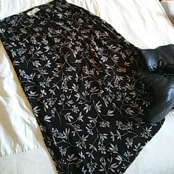 Skirt - Picture 1 of 2